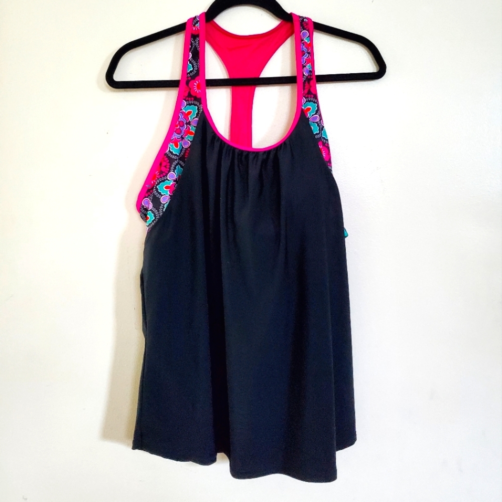 sports top with bra *new